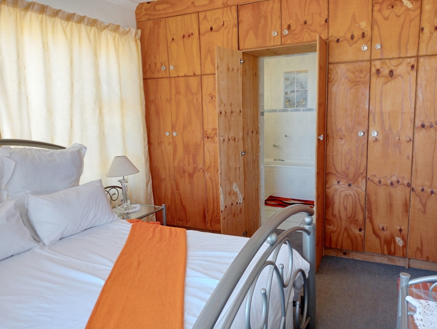 4 Bedroom Property for Sale in Struisbaai Western Cape